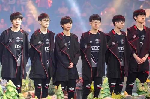 但背后却反 但背后却反